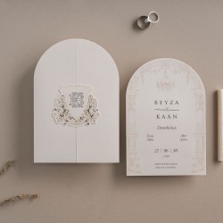 Oval Kesimli Çiçekli Monogram Detaylı Düğün Davetiyesi
